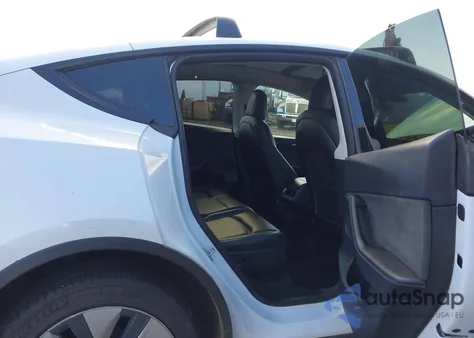 2022 Tesla Model Y Long Range Dual Motor All-Wheel Drive z USA, uszkodzony, nr VIN 7SAYGAEE5NF520411